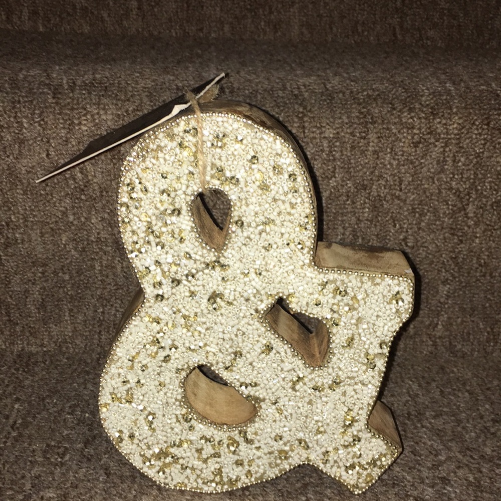 ✨ NWT Casa Decor “&” Beaded Wooden Sign